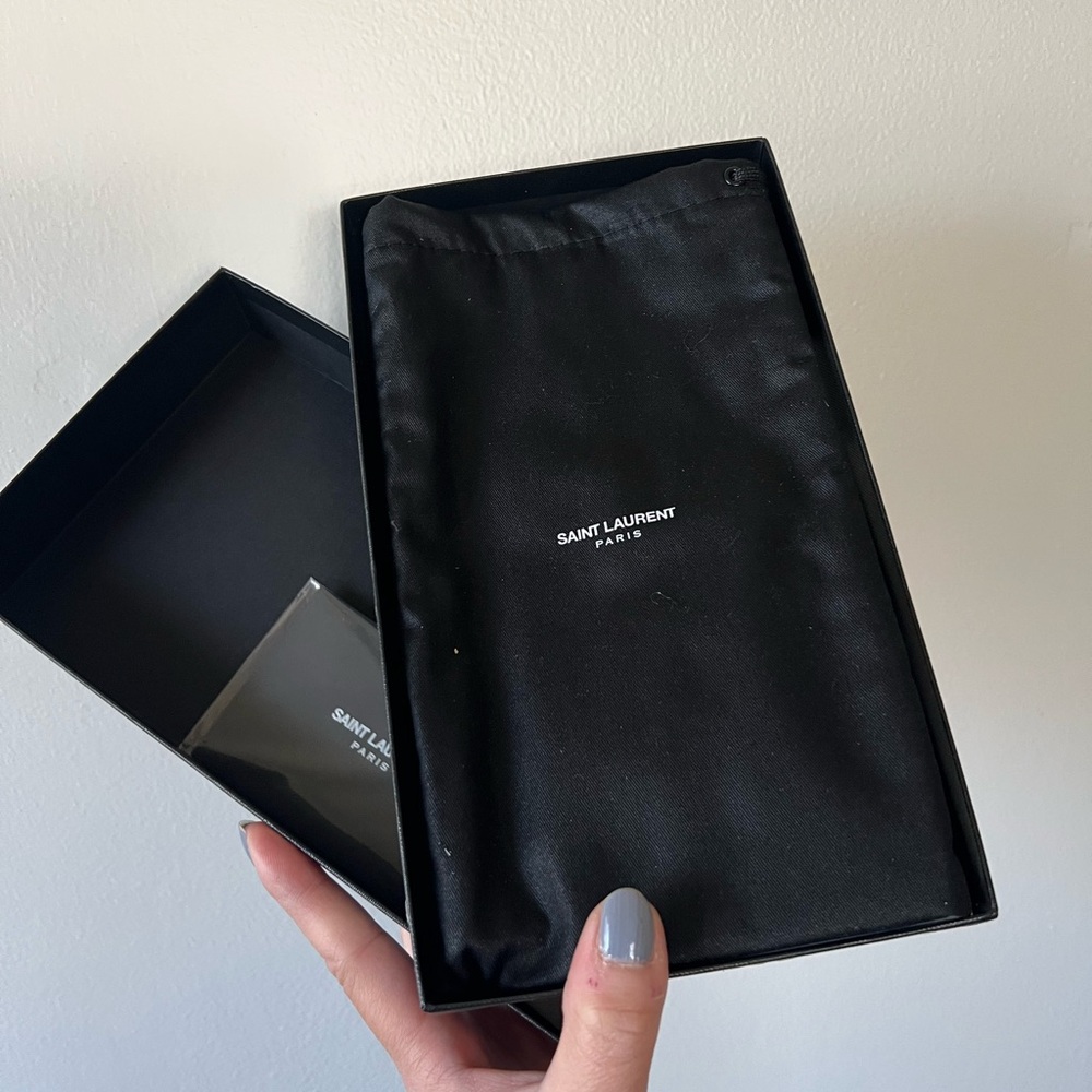 Saint Laurent YSL logo Cassandra Long Zip Wallet Black And Gold - Picture 12 of 12